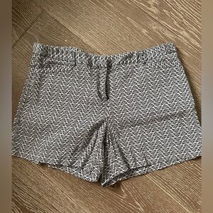 Laundry By Shelli Segal Geometric Black and White Women's Shorts